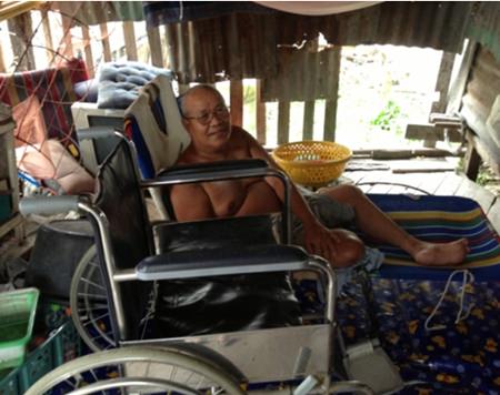 (Above & below) The before photographs of Ta Auan’s family home.