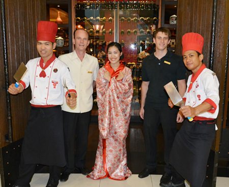 John Andrew Manley (2nd left), Marriot Pattaya’s Director of F&B, and Santiago Costa (2nd right), Assistant F&B Manager join the Benihana 50th anniversary fun.