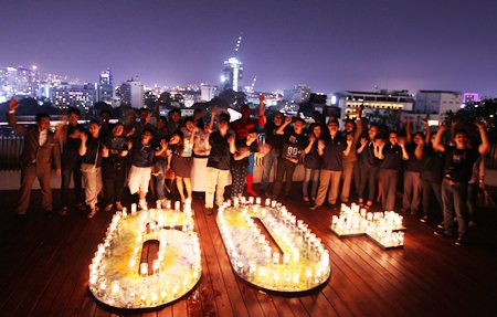 The Earth Hour logo is lit by candles on the level 16 sundeck.
