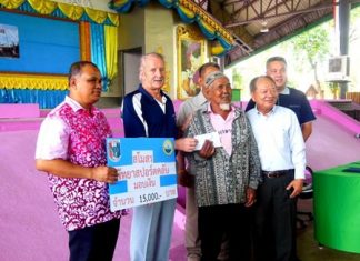 The Mayor of Nongprue and Mut thank PSC.