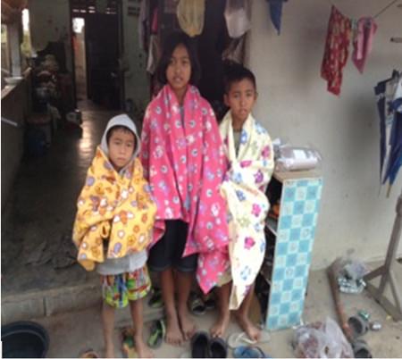 During the recent cold spell in Pattaya, blankets were purchased and delivered to the many children and families who were suffering from the cold.