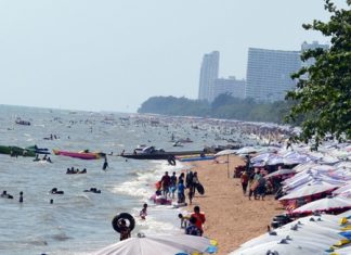Sandy seascapes from Naklua to Sattahip were packed - as were the roads connecting them - on Labor Day May 1 as families and individual workers took a break to enjoy sea and seafood.