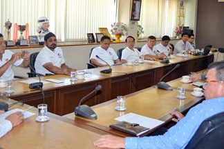 Members of the Walking Street committee meet at city hall to ask the city to help straighten out parking problems, vendors and transvestite pickpockets.