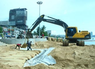 City-owned backhoes install large sandbags - each one 15 meters long, 4 meters wide and a meter thick - at the entrance to Pattaya Beach at the intersection of Beach and Central Roads. The 3.1 million baht project is another attempt by city officials to prevent beach erosion during the rainy season.