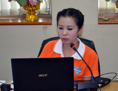 YWCA Chairwoman Praichit Jetpai announces the YWCA Bangkok-Pattaya Center’s Walk-Run 2014 will take place June 21 on Pattaya Beach.