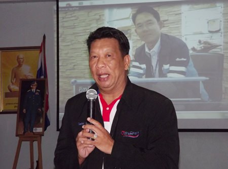 Praiwan Arromchuen, member of Pattaya’s city council, leads discussion with community leaders.