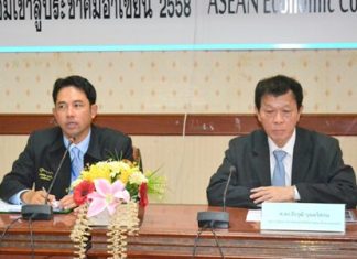 Mayor Itthiphol Kunplome (left) and Theerawut Banyasopon (right), director-general of King Mongkut’s University of Technology North Bangkok, outline a three-phase project to solve Pattaya flooding woes.