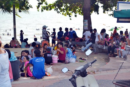 ASEAN citizens relax on National Labor Day at Jomtien Beach.