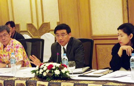 Cherdkiat Atphakorn, vice deputy-general of the Department of International Organization at the Ministry of Foreign Affairs presides over the meeting with relevant agencies.