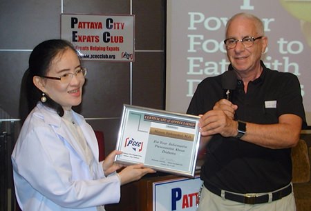 MC Richard Silverberg presented Dr Mayura with a Certificate of Appreciation from Pattaya City Expats Club, as a thank you for her comprehensive presentation.