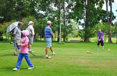 The first group tee-off at Plutaluang.