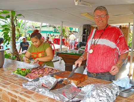 Bjarne prepares the food back at Gary’s place.
