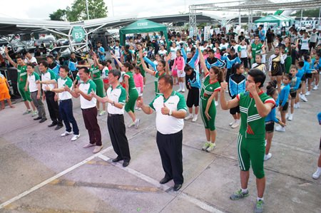 Six teams took part in the aerobic dance qualifying heats at Tesco Lotus in south Pattaya, Sunday, May 18.