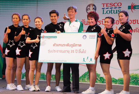 Srai Khao Soi Dao team from Chanthaburi won the over-35 years of age category.