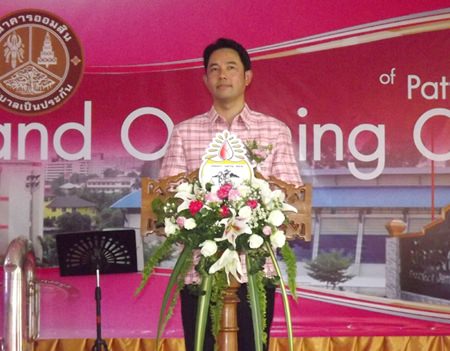 Pattaya Mayor Itthiphol Kunplome presides over the opening ceremony of the Pattaya City School 11 Bank.