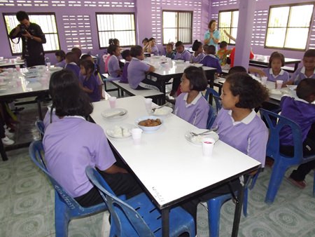 Thanks to the Hard Rock Pattaya, children at Huay Yai’s Baan Nok School now have a nice new place to eat lunch.
