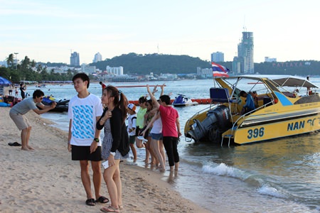 With tourism levels at dramatic lows, the district government is focusing on cleaning up a perceived drug problem in the tourism sector, along with cleaning up Pattaya Beach, governing prices of various products and putting an end to extortion incidents by jet ski operators.