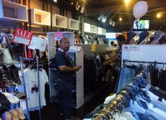 Copyright police raid a shop on Walking Street, confiscating all knock-off merchandise.