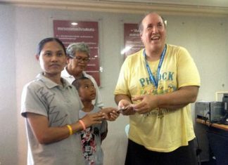 James Malanik (right) presents honest maid Yuphin Bunphet (left) with a reward for returning his lost bag, along with everything inside.