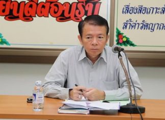 Banglamung District Chief Sakchai Taengho leads a meeting to brainstorm ideas to preserve water basins.