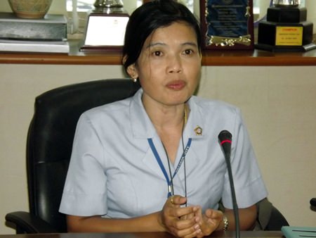 Na-anya Chantrakat, registered nurse level 8, explains the goal of the campaign.