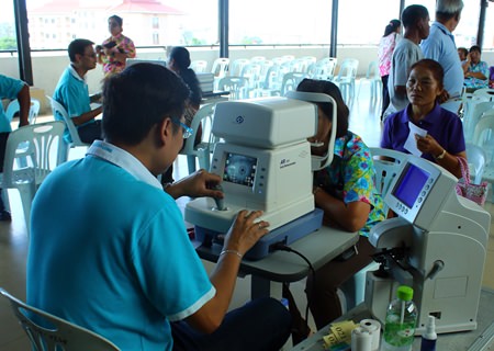 Chonburi Provincial Administrative Organization provided free eye examines for the elderly and indigent.