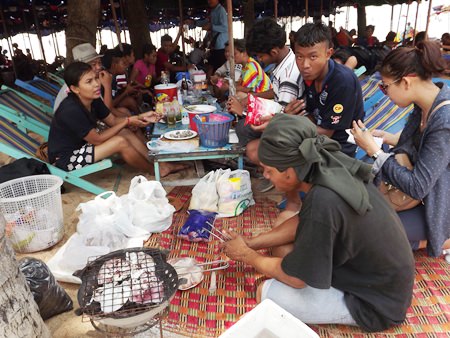 Sanee Umteewai (seated, left), who works in a factory in Ladkrabang, said she chose Jomtien for the parking.