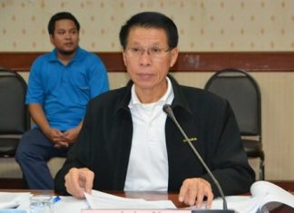 Damrong Saengkaweelert, deputy director of DASTA, chairs the meeting.