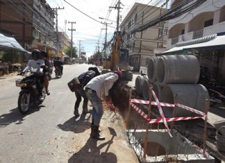 Work to install larger drains on Soi Nernplabwan to ease flooding will continue for another 2 months.