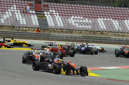 Stuvik leads the grid through the first corner on his way to victory.