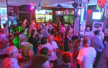 The Access Inn on Pattaya Third Road was throbbing to the sounds of yesteryear.