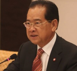 Ex-commerce minister, Narongchai Akrasanee.