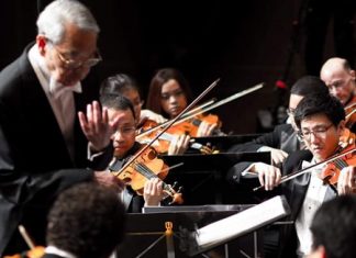 M. L. Usni Pramoj conducts the Pro Musica Orchestra.
