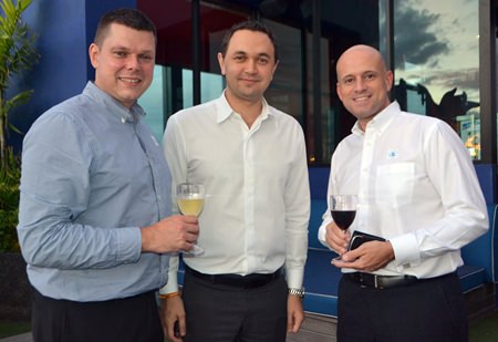Dmitry Chernyshev (center) welcomes Centara Grand Phratamnak’s EAM-F&B Carl Duggan (left) and GM Dominique Rongé (right).