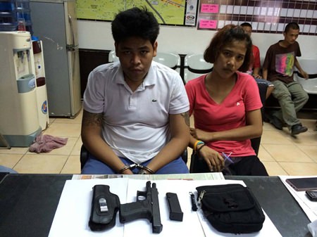 Jakraphan Charoenchairungruang (left) and Sunisa Photphiphit (right) have been arrested for attempting to sell a stolen handgun through Facebook.
