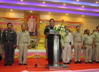 Maj. Gen. Nat Inthacharoen, commander of the 14th Military Circle in Chonburi, leads about 2,000 people in pledging devotion to the monarchy and avoiding drugs.