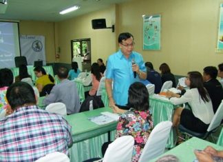 Theerapong Sodasee, a former advisor to the prime minister, leads a group of lecturers who outlined the vision and strategies being used to develop Chonburi.