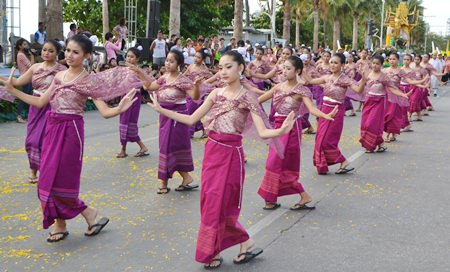 Beautifully adorned dancers from Wat Nongyai perform Thai traditional dance whilst dressed in Thai silk.