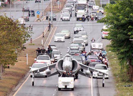 From bookcases on the back of motorbikes to pickups stacked twice their height with aluminum cans, we here in Thailand are used to seeing odd things on the roads, but an AV-8S Harrier jump jet rolling down Sukhumvit Road had everyone talking. 