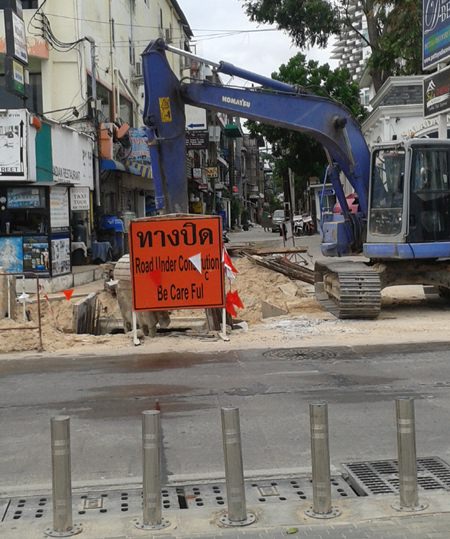 Pattaya workers are finally replacing drainage pipes running under Soi 6/1.