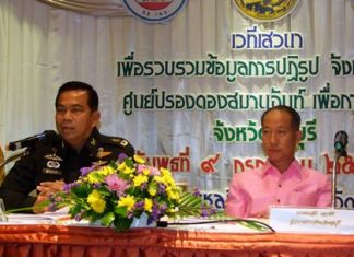 14th Circle commander Maj. Gen. Nut Inthacharoen (left) and Chonburi Gov. Khomsan Ekachai (right) preside over a reconciliation workshop to brainstorm ideas to reform Thailand’s political, legal, bureaucratic and educational systems.