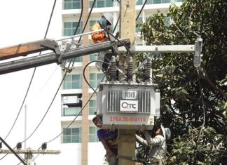 PEA workers install a new transformer on Sukhumvit Soi 28 to increase electrical capacity to the neighborhood behind Bangkok Hospital Pattaya.