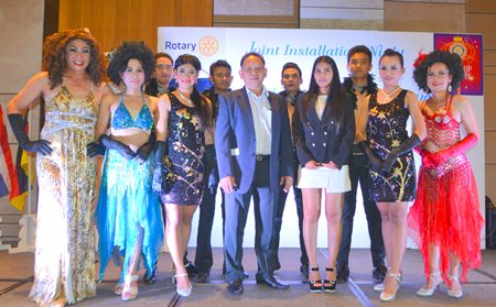 Ingo Raeuber, GM of the Pinnacle Grand Jomtien Resort & Spa generously sponsored the entertainment for the evening. Representing him was his charming wife Natthakarn Sinprasom (4th right).