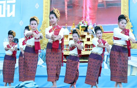 Students from Pattaya School No. 9 perform a Thai traditional dance for the gods at Bali Hai in South Pattaya.