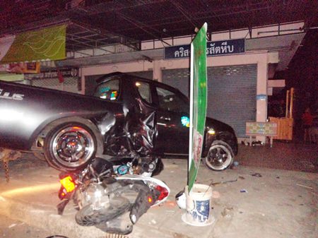 Keerati Bualong lost control of his pickup truck and crashed into a roadside food stand in Sattahip.