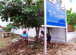Khet Udomsak cleans up for Mother’s Day Residents break out the rakes and brooms to clean up Khet Udomsak Sub-district in preparation of HM the Queen’s Aug. 12 birthday.