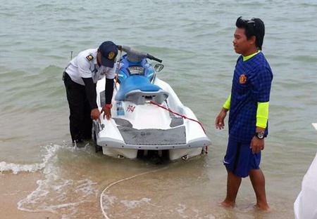 An officer from a marine police unit from Chachoengsao finds a damaged jet ski and orders it be fixed before renting out.