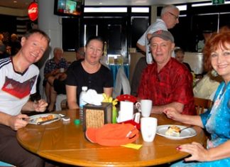 PCEC guest speaker talks about current issues in Thailand Elfie Seitz, executive editor of the German language Pattaya Blatt newspaper, enjoys breakfast with friends before the start of the presentation by Dr. Mettananando to the PCEC.