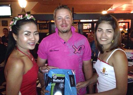 2 Long Drives winner - Mika Viljakalken (center).