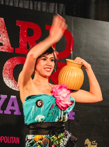 Miss Hard Rock Pattaya 2014 winner Jadzia shows off her northeastern dancing skills.
